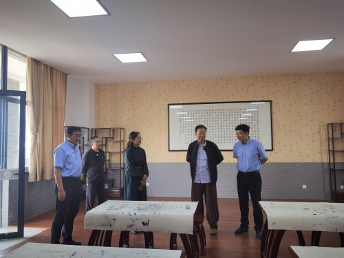 参观书法实训室.jpg
